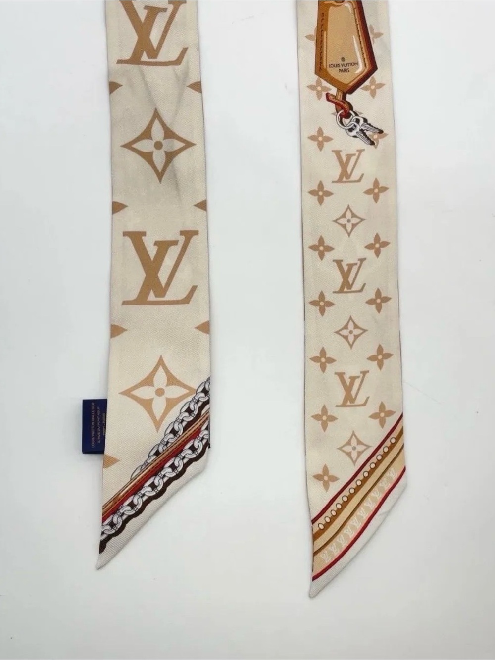 LOUIS VUITTON Bandeau BB
Ultimate Silk Scarf